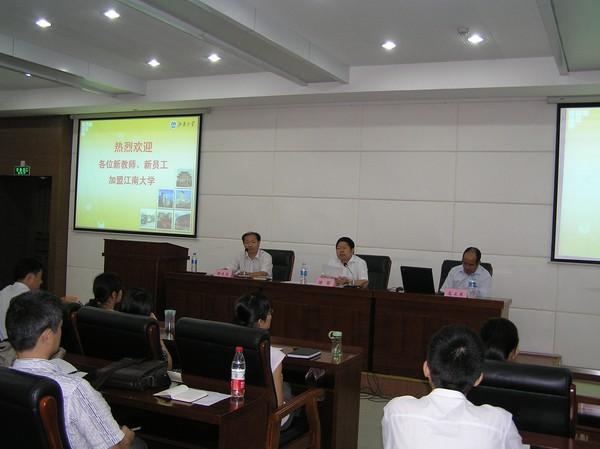 我校新教师集体备课暨新教工入职培训工作圆满结束